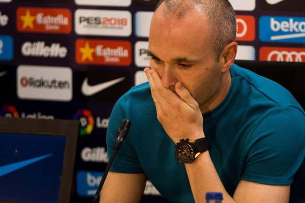 Andreacutes Iniesta oficializoacute su decisioacuten de irse del Barccedila 