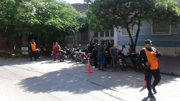 Conductor ebrio chocoacute a un policiacutea y escapoacute del control