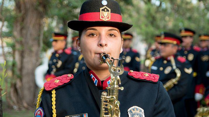 Por primera vez una mujer integra la Banda de Muacutesica de la Policiacutea provincial