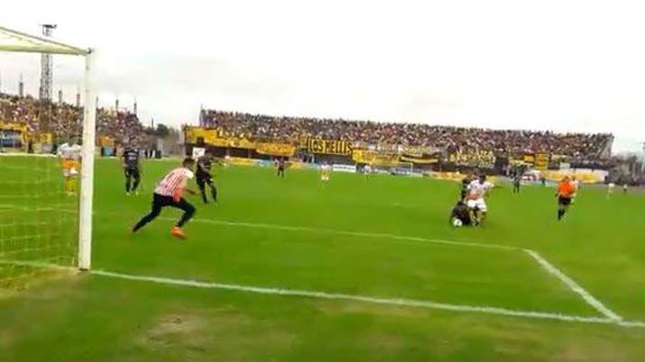 VIDEOS El penal y el gol que no fue