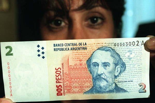 Tras maacutes de 26 antildeos los billetes de dos pesos salieron de circulacioacuten