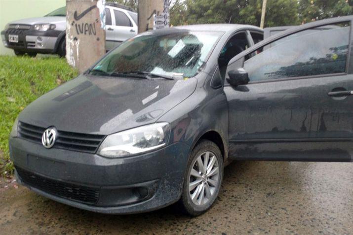 El auto de los sospechosos fue abandonado Tenía pedido de captura por robo desde hace un mes en Florencio Varela 