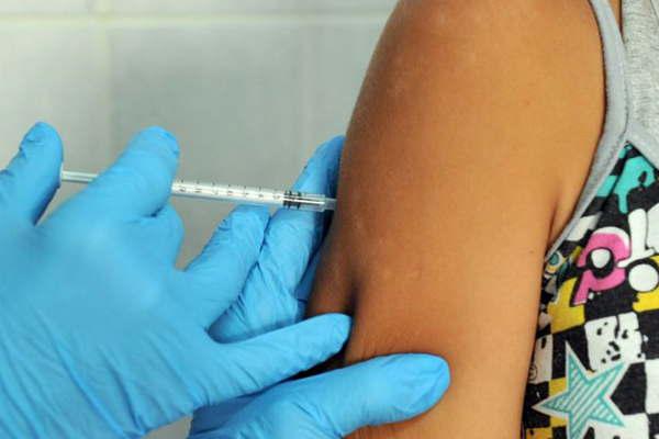 Instan a los padres a completar el carneacute de vacunacioacuten de los nintildeos