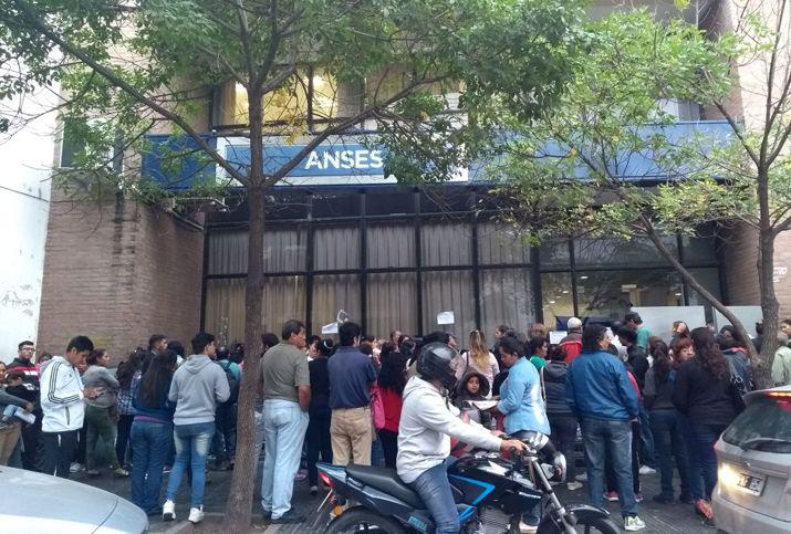 Anses- soacutelo se atenderaacute con turnos asignados