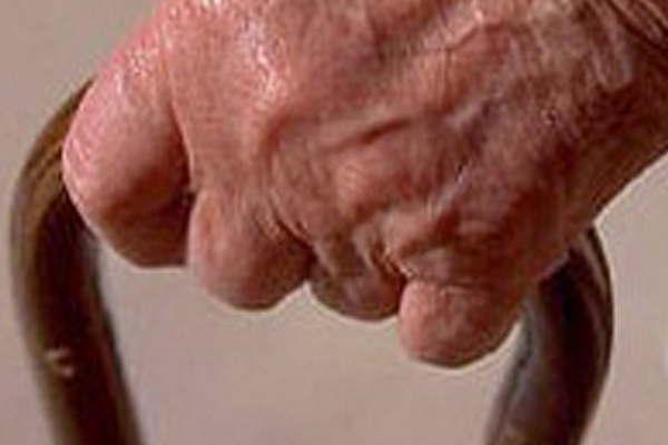 Rescataron a cinco ancianos enfermos y olvidados por familiares en el interior