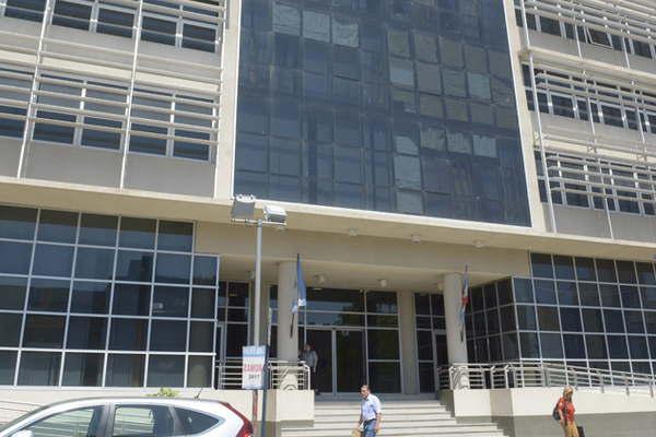 Ordenan detencioacuten del tiacuteo por violar a jovencita de 14 antildeos