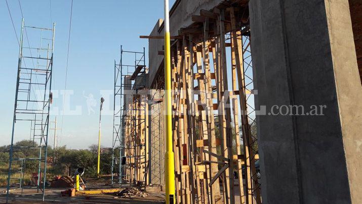 Dos obreros murieron cuando trabajaban en el arco de entrada a Monte Quemado