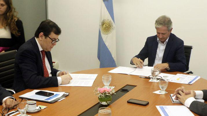 Gobernador Zamora y el ministro Ibarra firman acuerdo para el uso de un programa