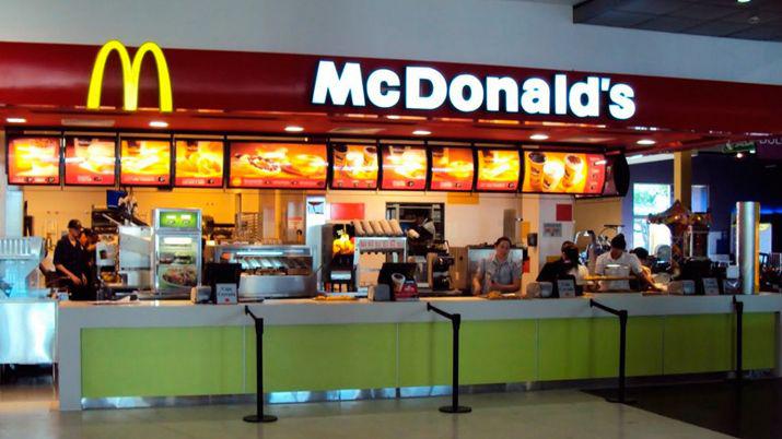 Roboacute un inodoro de McDonalds y se lo llevoacute en un bolso