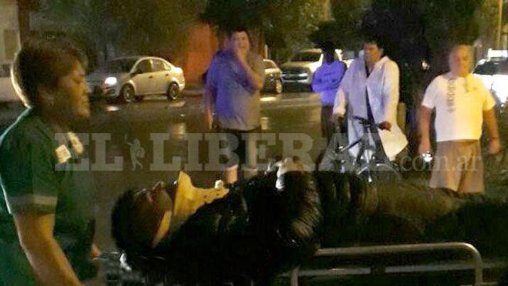 Violento choque entre un camión y una moto dejó un herido