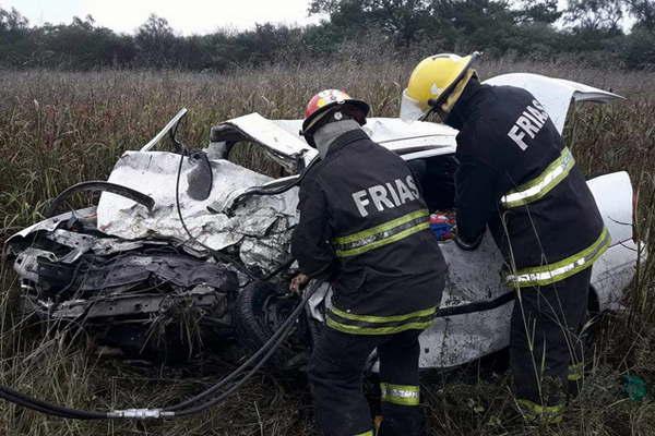 Una pareja tucumana murioacute y un empresario de Friacuteas y sus hijos resultaron heridos en choque frontal