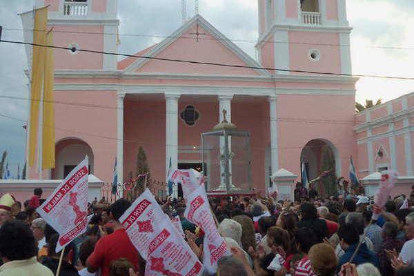 Dio comienzo la novena en honor al Sentildeor de los Milagros de Mailiacuten