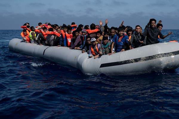 Rescataron a 540 refugiados que estaban a la deriva en el mar Mediterraacuteneo