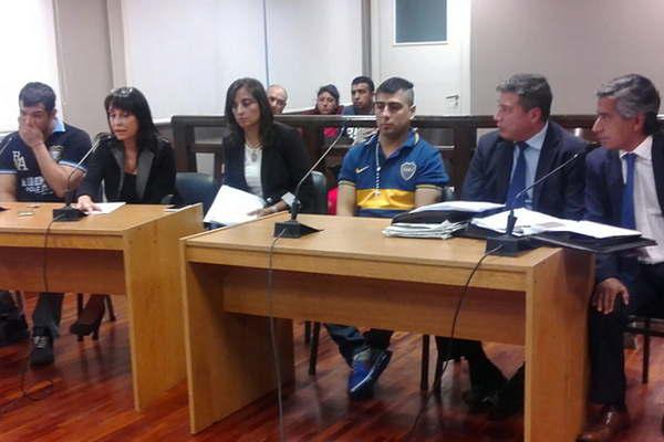 Juzgan a herrero y electricista por asaltar a policiacutea