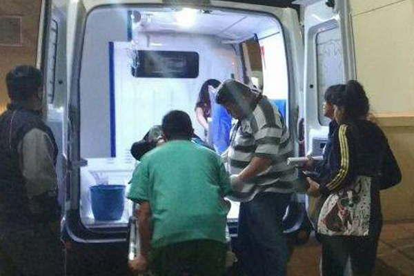 Esquivoacute un perro y derrapoacute con su moto