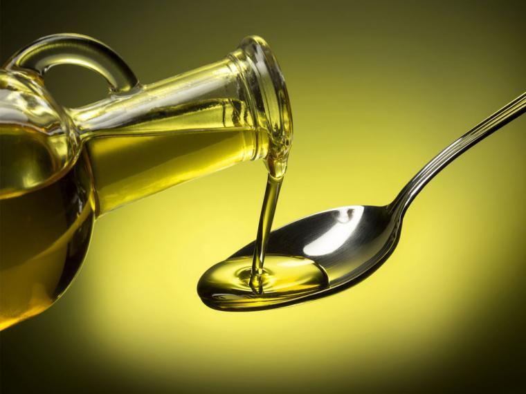 La ANMAT prohibioacute el uso y la comercializacioacuten de un aceite una crema y un producto meacutedico