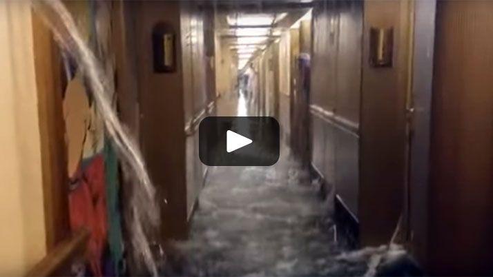 VIDEO- como en el Titanic un crucero de lujo se inundoacute