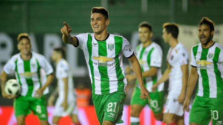 VIDEO Banfield vencioacute a Chacarita como local por 2 a 1