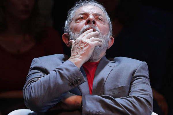 Soy candidatiacutesimo dice Lula da Silva a un mes de su detencioacuten en Curitiba