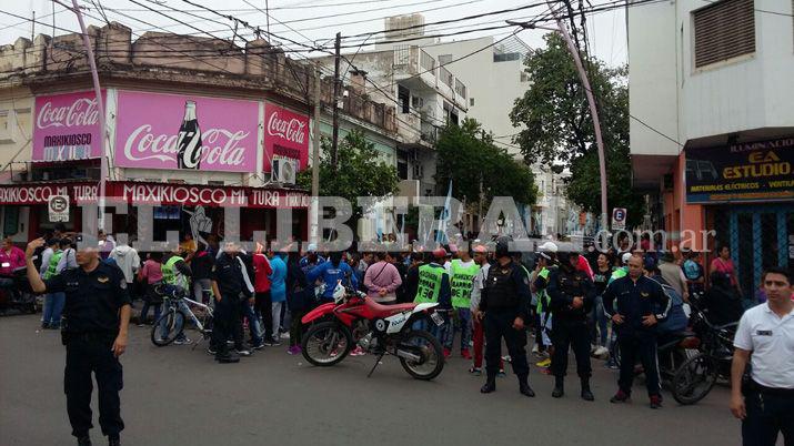 Caos vehicular en el microcentro por una marcha