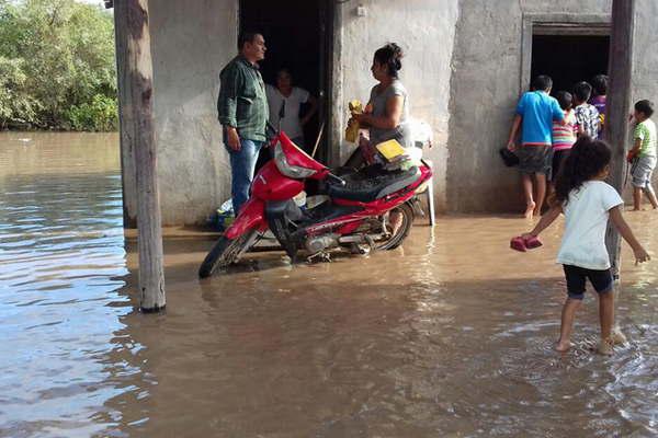 Maacutes de CIEN familias afectadas por la torrencial lluvia en Tintina