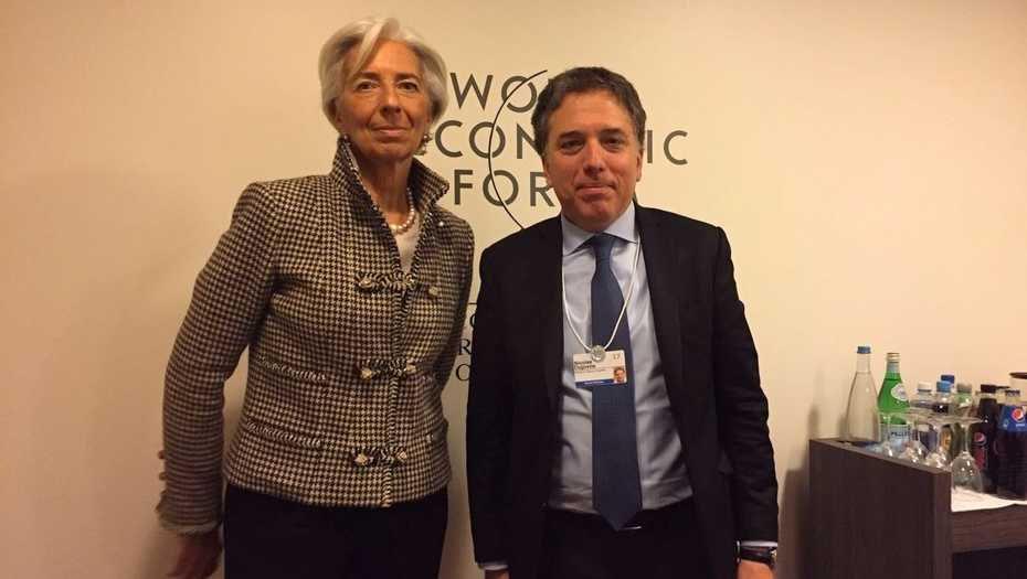 Nicolaacutes Dujovne llegoacute a EEUU para negociar el acuerdo con el FMI