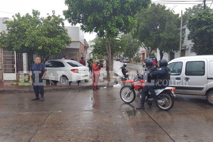 Numerosos efectivos policiales llegaron al lugar del accidente