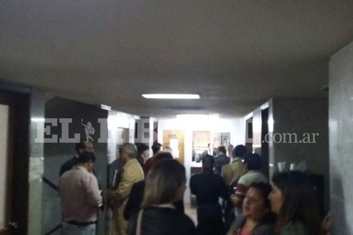 Los abogados de las diferentes partes concurrieron a la secretaría para notificarse de la resolución del juez Guillermo Molinari