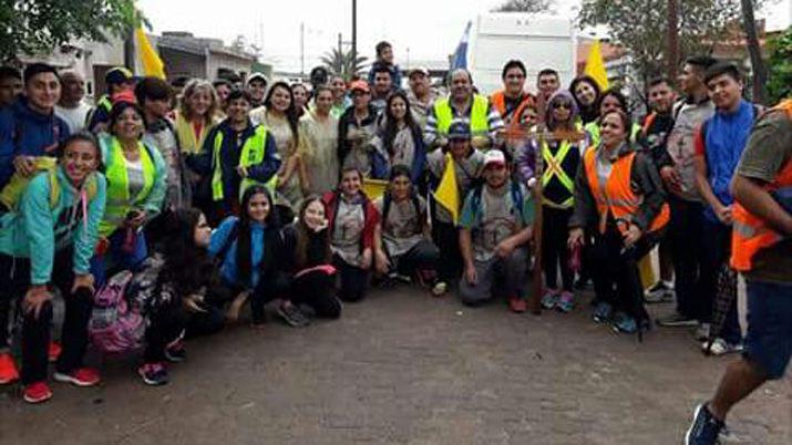 Peregrinos de Antildeatuya partieron hacia el Santuario de Mailiacuten