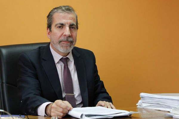 Coacutemo se define el concurso real o ideal de delitos en fuero penal