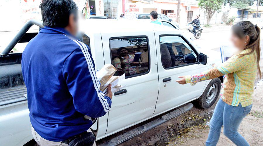 Allanan la casa de una docente y secuestran numerosos cheques