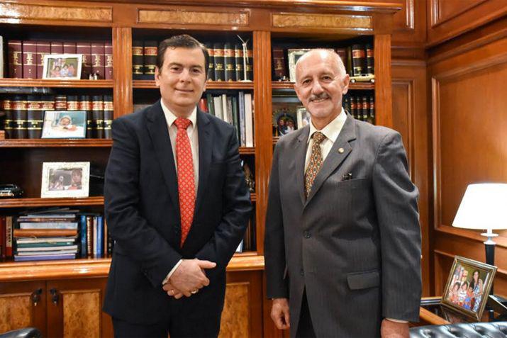 El gobernador Dr Gerardo Zamora recibió en su despacho al cónsul de Paraguay en el NOA Carlos Scavone Godoy