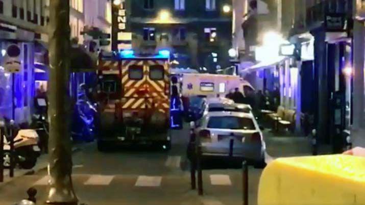 Un hombre acuchilloacute a varias personas en el centro de Pariacutes