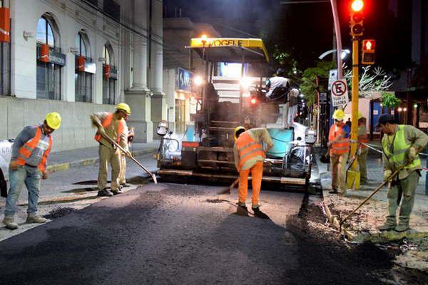 Continuacutean los trabajos de mejoramiento  de calles en el microcentro de la ciudad