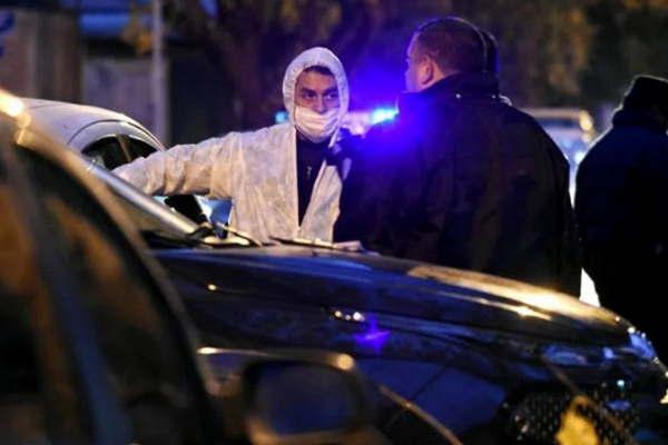 Un hombre fue baleado y un ladroacuten murioacute de un martillazo