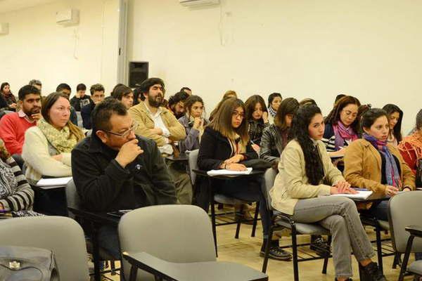 Disertaraacuten sobre Identidad  y conflictos territoriales