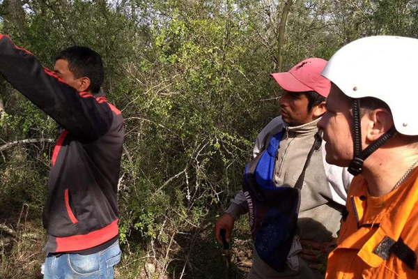Rescatan a dos cazadores que se habiacutean perdido en el monte