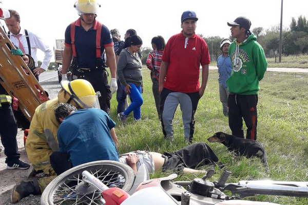 Quiso cruzarse de carril y resultoacute  herido tras impactar con otro rodado
