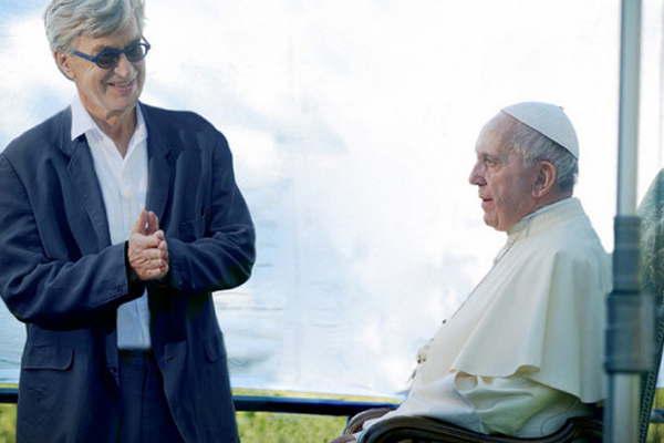 El alemaacuten Wim Wenders presentoacute un documental sobre el papa Francisco 