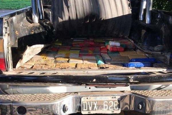 Incautan 168 kg de cocaiacutena ocultos en el doble fondo de una camioneta