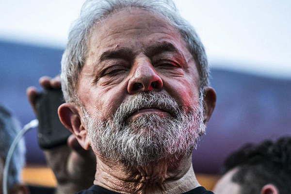Ex liacutederes europeos piden que Lula sea candidato en Brasil