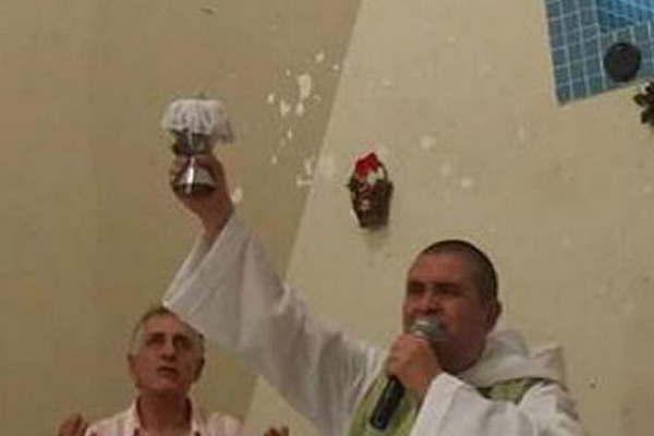 El padre Panchito oficiaraacute una  misa para pedir por los enfermos