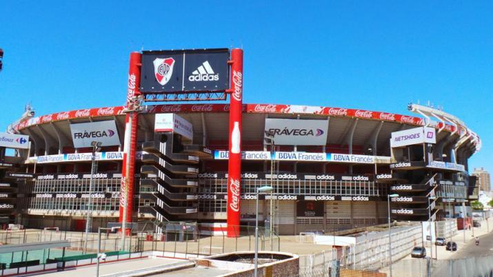 La hipoacutetesis de coacutemo murioacute el hincha de River en el estadio Monumental