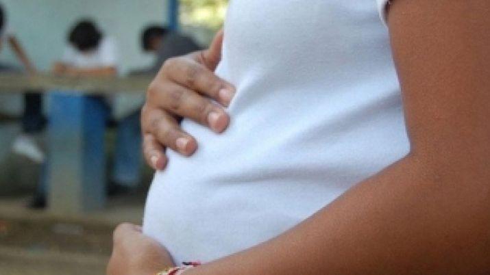 Se desmayoacute la auxiliaron y descubrieron un embarazo por abuso