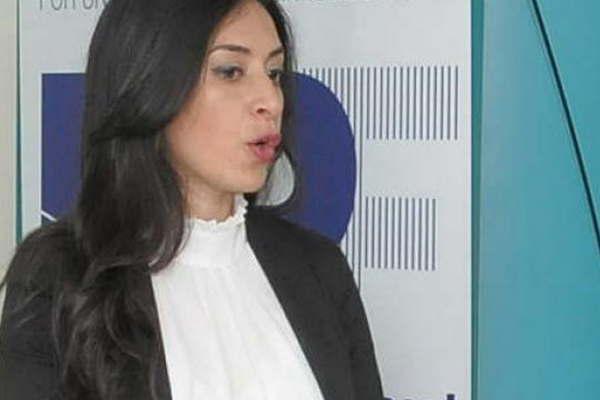 Atacoacute al vecino a palazos por agredir a su Pitbull