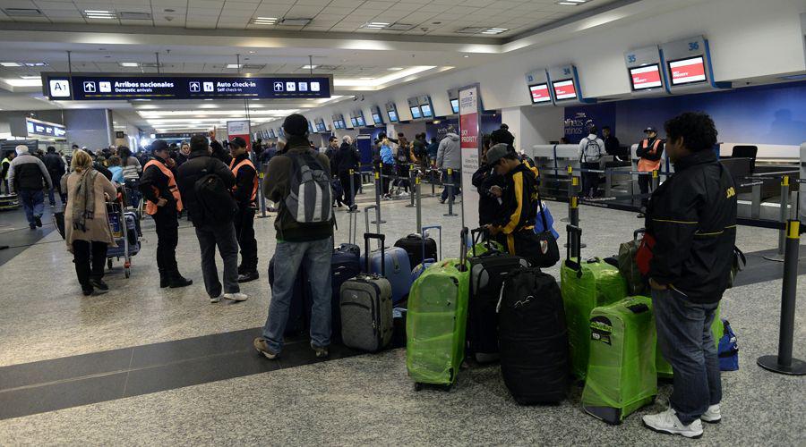 Aeroparque y Ezeiza con demoras y cancelaciones en vuelos de LATAM