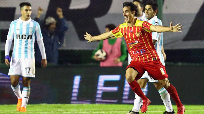 Sarmiento de Resistencia logroacute la hazantildea y eliminoacute a Racing