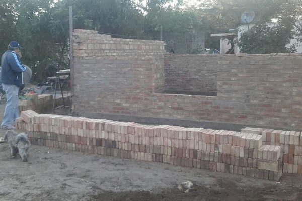 En Beltraacuten construyen sala de primeros auxilios 