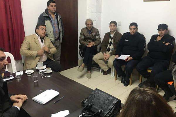 El municipio bandentildeo y la policiacutea acompantildearaacuten a los estudiantes en las actividades que empiezan hoy