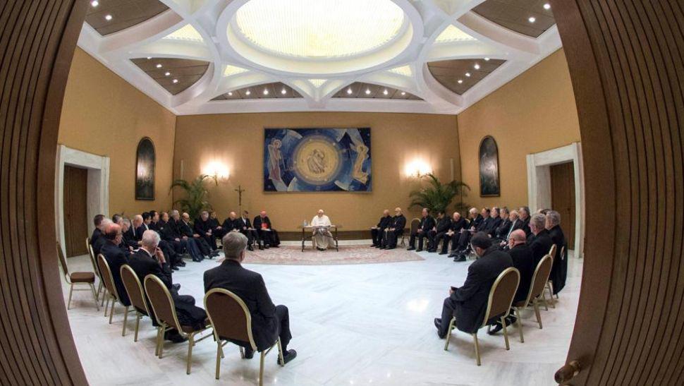 Todos los obispos chilenos presentan su renuncia a disposicioacuten del Papa Francisco